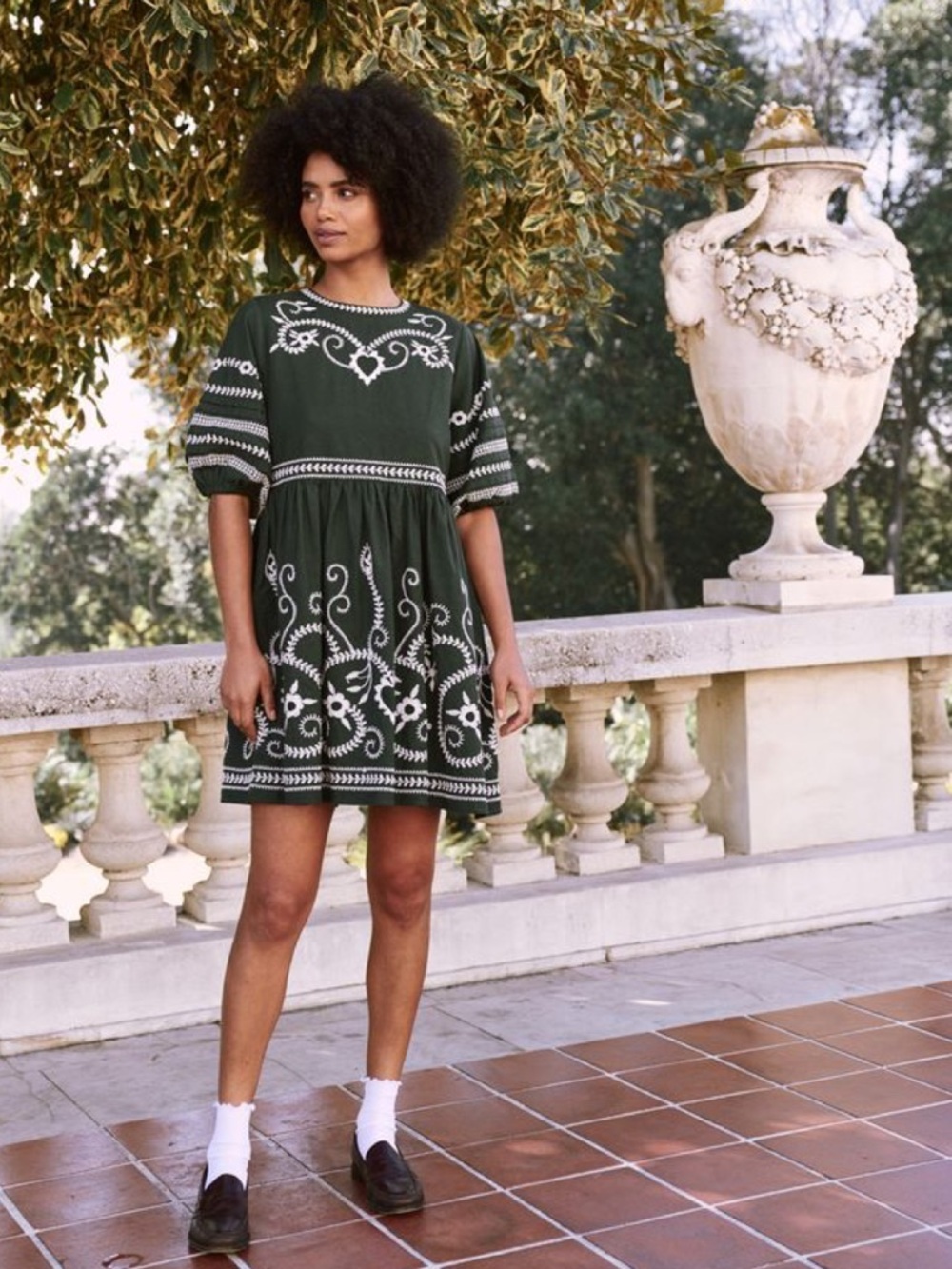 THE GREAT. The Peninsula Embroidered Dress in Green